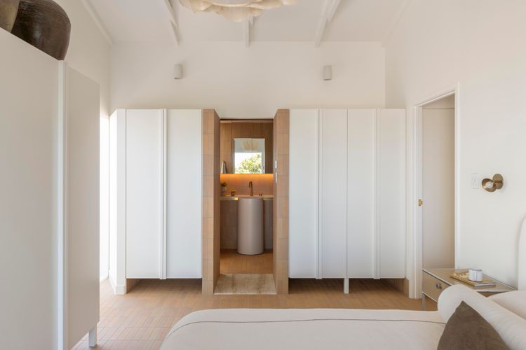 The Gable House – Beachfront luxury home