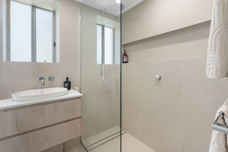 Hydra – 3 Bedrooms, Ocean views, Pool