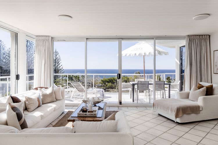 Hydra – 3 Bedrooms, Ocean views, Pool