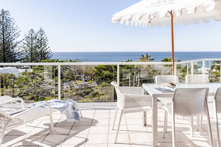 Hydra – 3 Bedrooms, Ocean views, Pool