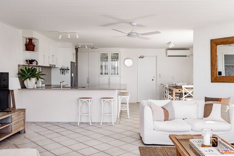 Hydra – 3 Bedrooms, Ocean views, Pool