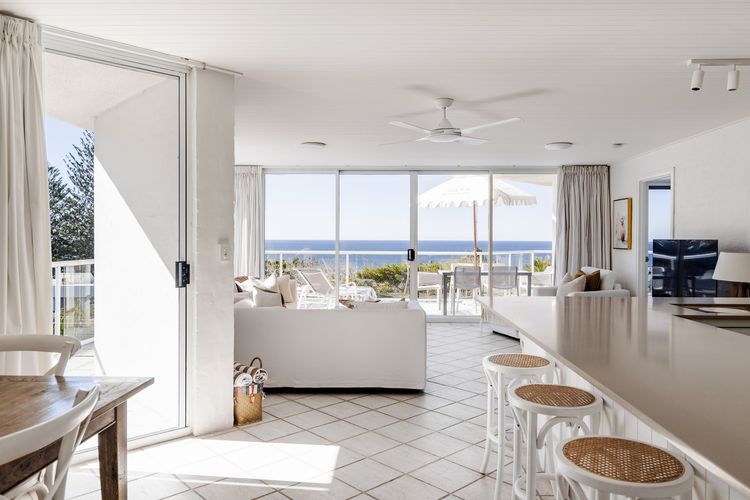 Hydra – 3 Bedrooms, Ocean views, Pool