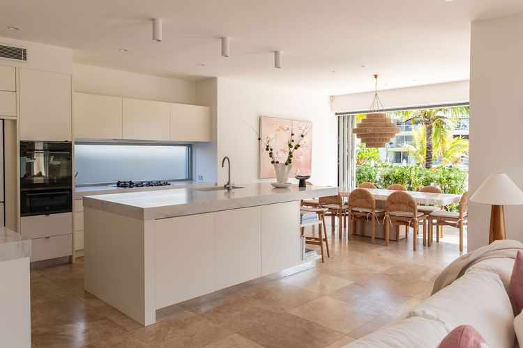 The Noosa Home – pool, jetty, water frontage