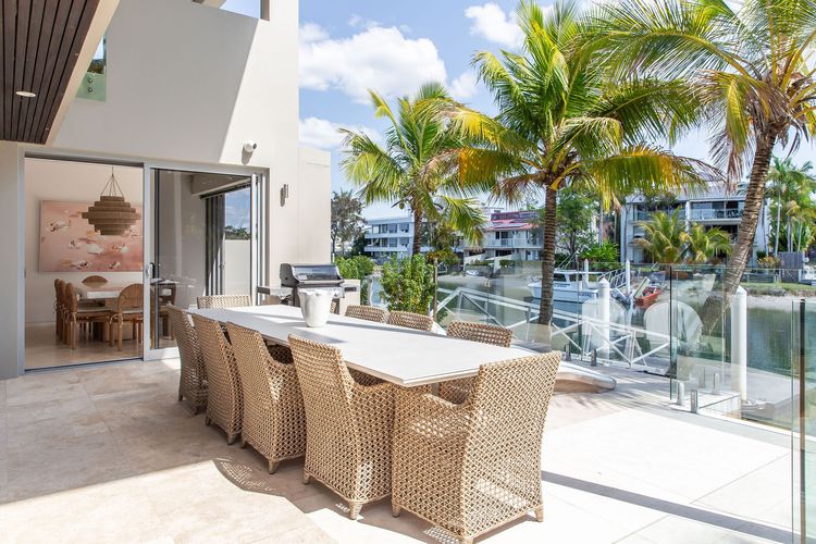 The Noosa Home – pool, jetty, water frontage