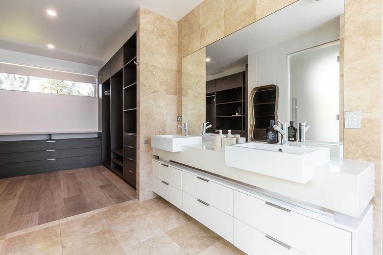 The Noosa Home – pool, jetty, water frontage