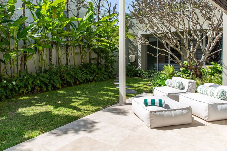 The Noosa Home – pool, jetty, water frontage
