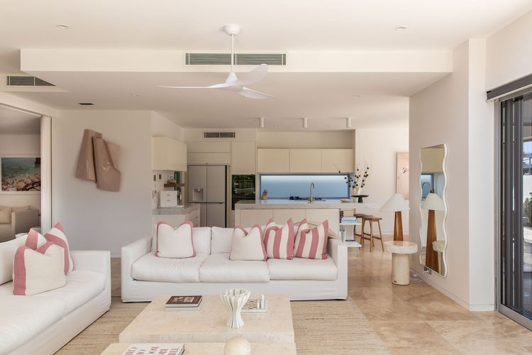 The Noosa Home – pool, jetty, water frontage