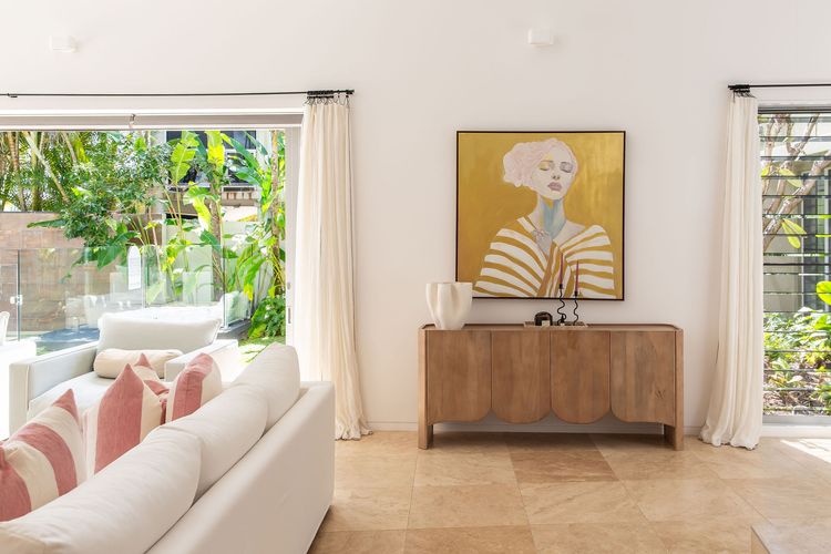 The Noosa Home – pool, jetty, water frontage