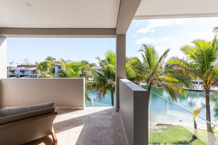 The Noosa Home – pool, jetty, water frontage