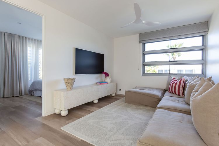 The Noosa Home – pool, jetty, water frontage