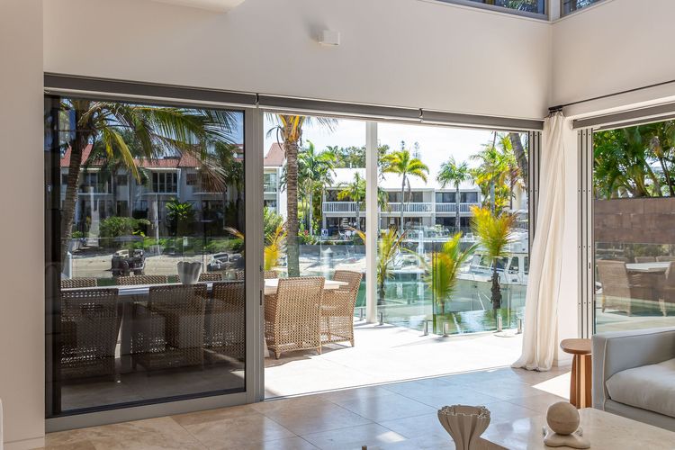 The Noosa Home – pool, jetty, water frontage