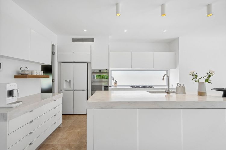 The Noosa Home – pool, jetty, water frontage