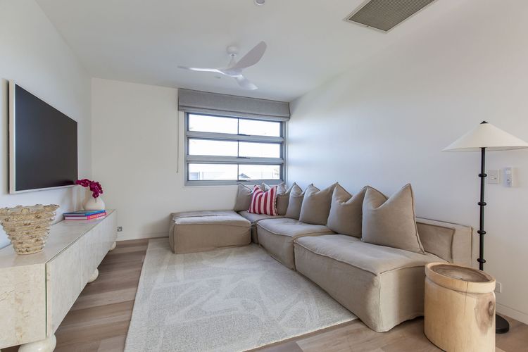 The Noosa Home – pool, jetty, water frontage
