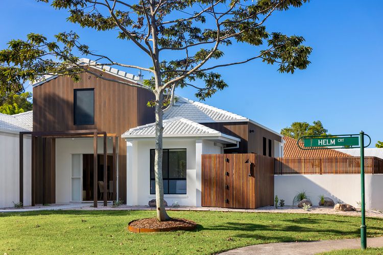 Helm Haven Noosa – poolside paradise