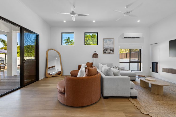 Helm Haven Noosa – poolside paradise