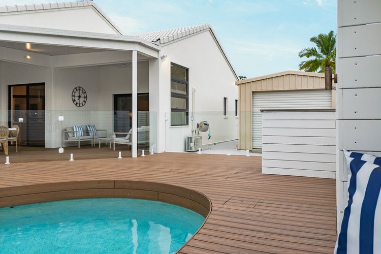 Helm Haven Noosa – poolside paradise