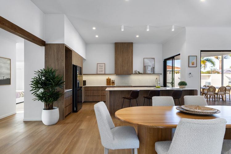 Helm Haven Noosa – poolside paradise