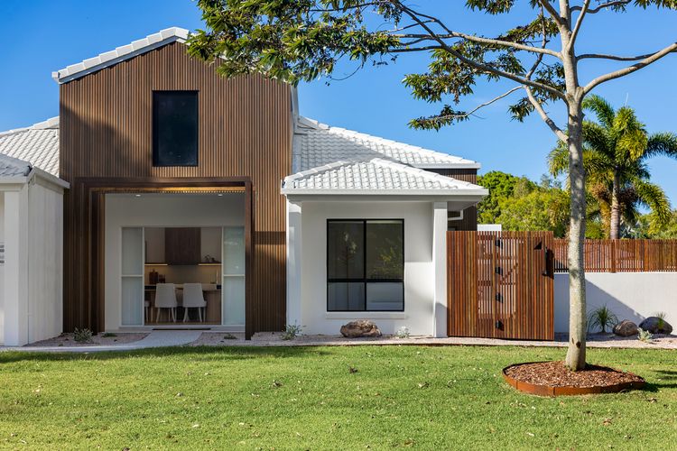 Helm Haven Noosa – poolside paradise