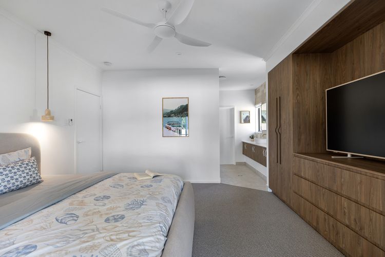 Helm Haven Noosa – poolside paradise