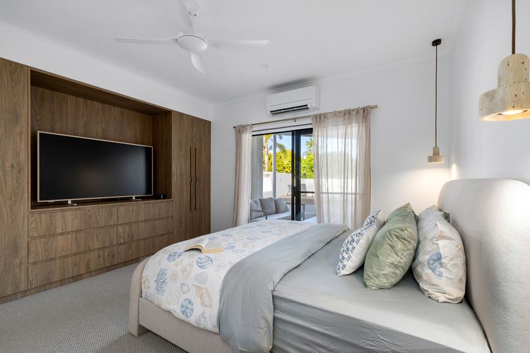 Helm Haven Noosa – poolside paradise