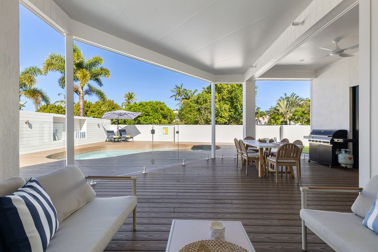 Helm Haven Noosa – poolside paradise