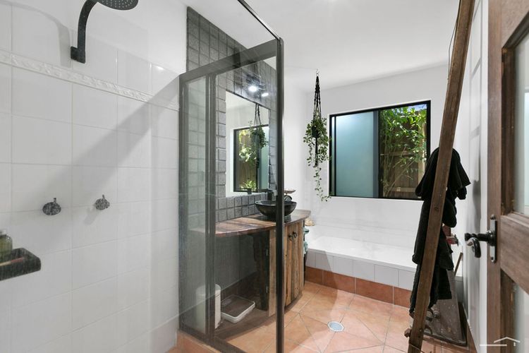 Tropical Escape – Sunshine Beach Retreat