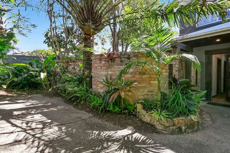 Tropical Escape – Sunshine Beach Retreat