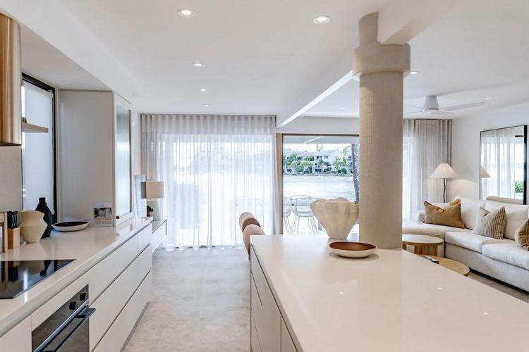 Bella Vista Waterfront Luxury
