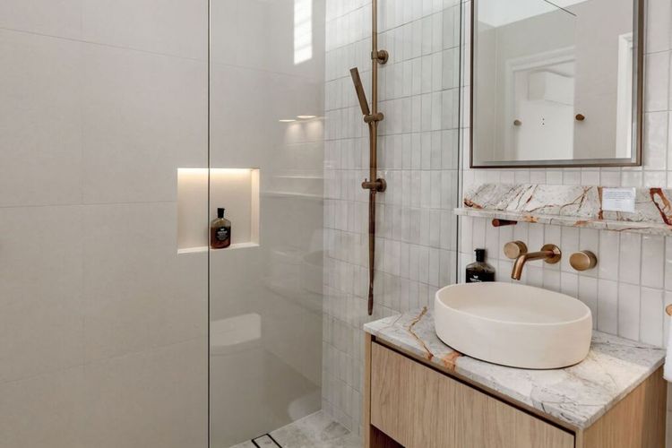 Bella Vista Waterfront Luxury