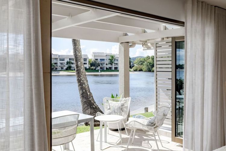Bella Vista Waterfront Luxury