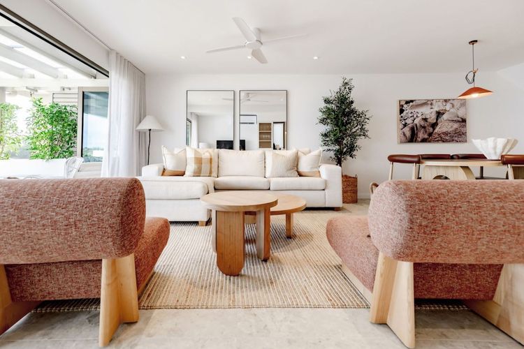 Bella Vista Waterfront Luxury