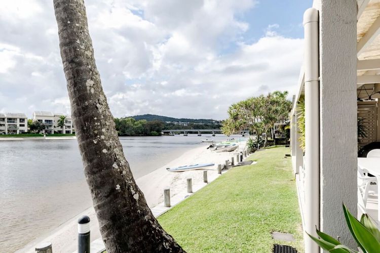 Bella Vista Waterfront Luxury