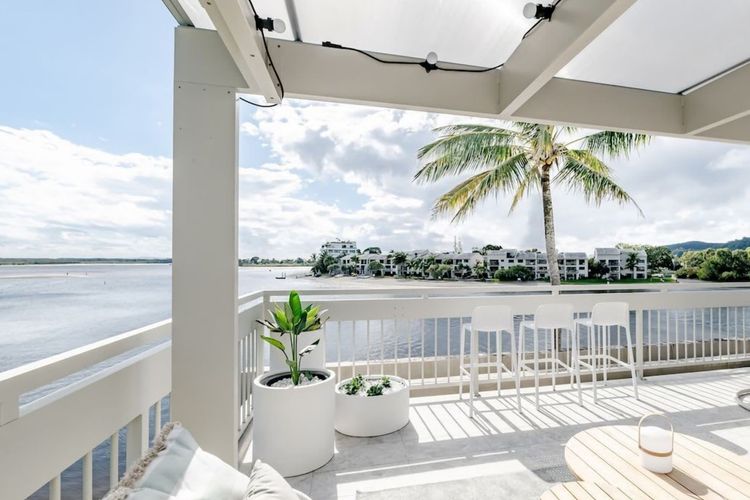 Bella Vista Waterfront Luxury