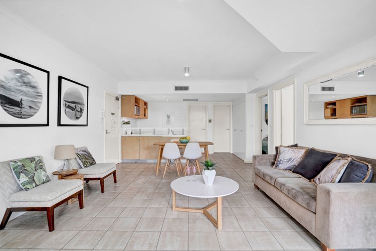 Iluka Apartments – Poolside