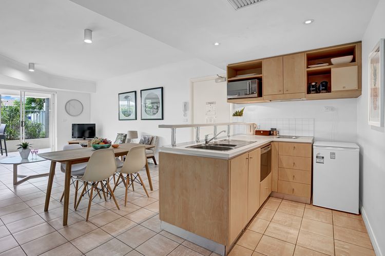 Iluka Apartments – Poolside