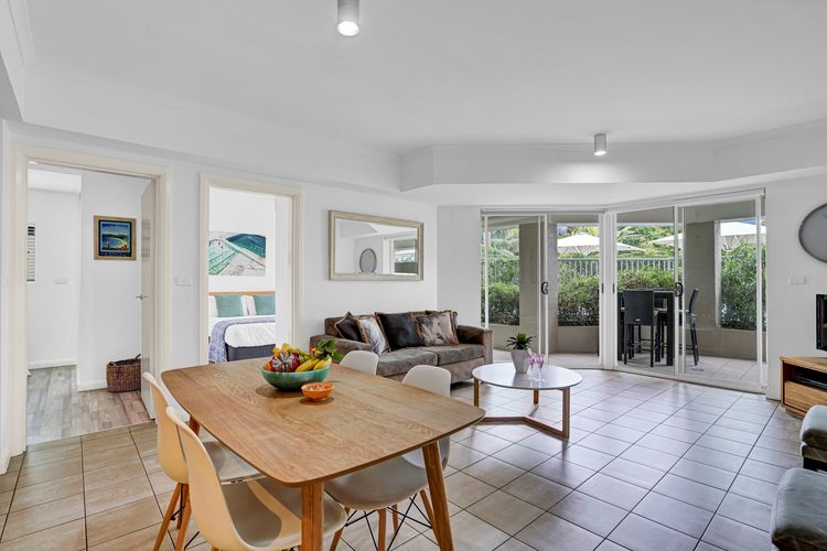 Iluka Apartments – Poolside