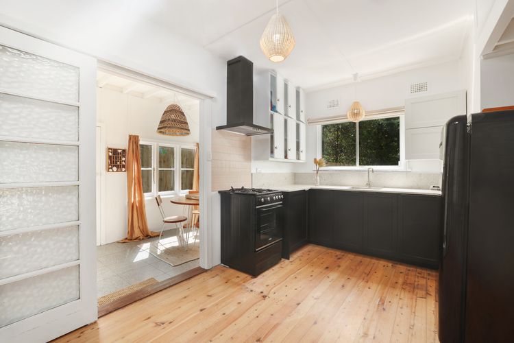 Bungalow 127 at Avalon pde, 800m walk to beach