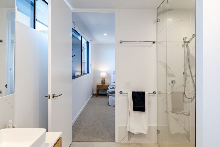 The Hamptons Lake House Noosa Heads Luxury House