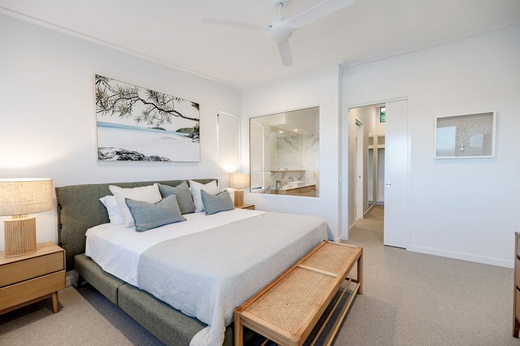 The Hamptons Lake House Noosa Heads Luxury House