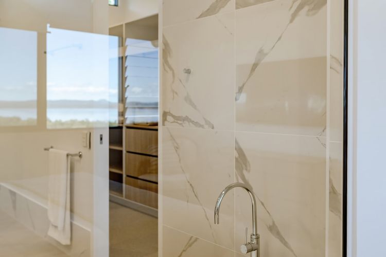 The Hamptons Lake House Noosa Heads Luxury House