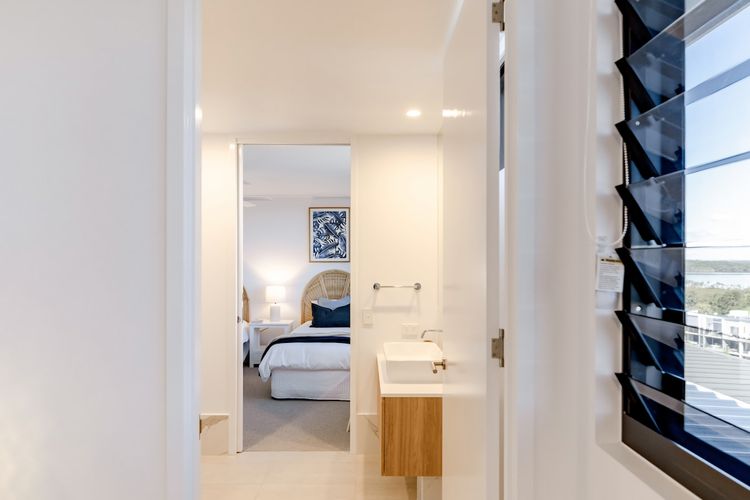 The Hamptons Lake House Noosa Heads Luxury House