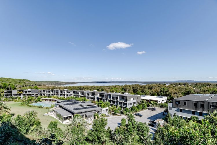 The Hamptons Lake House Noosa Heads Luxury House