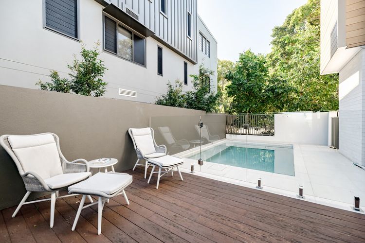 The Hamptons Lake House Noosa Heads Luxury House