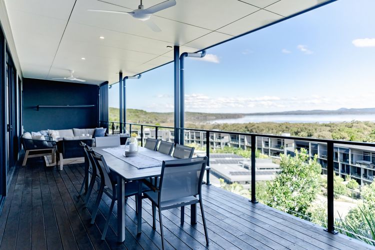 The Hamptons Lake House Noosa Heads Luxury House