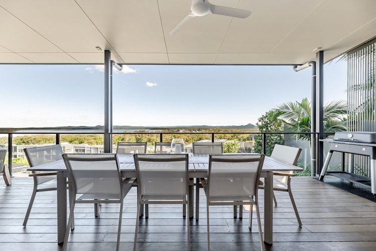 The Hamptons Lake House Noosa Heads Luxury House