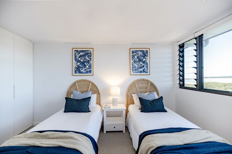 The Hamptons Lake House Noosa Heads Luxury House