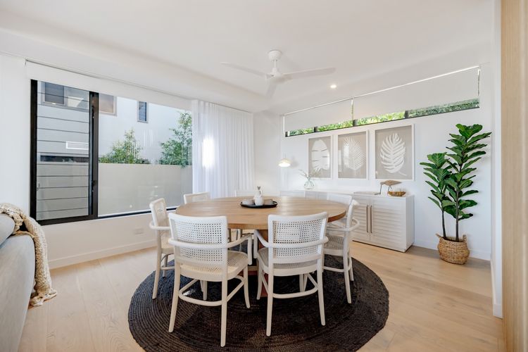 The Hamptons Lake House Noosa Heads Luxury House