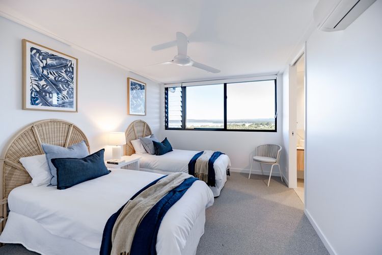 The Hamptons Lake House Noosa Heads Luxury House