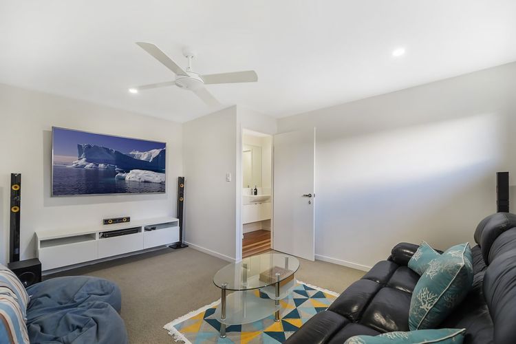 Beautiful Sunshine Beach Retreat with Heated Pool