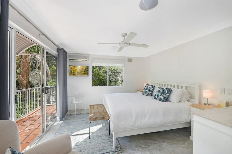 Hamptons Style Beach Retreat in Noosa s Heart